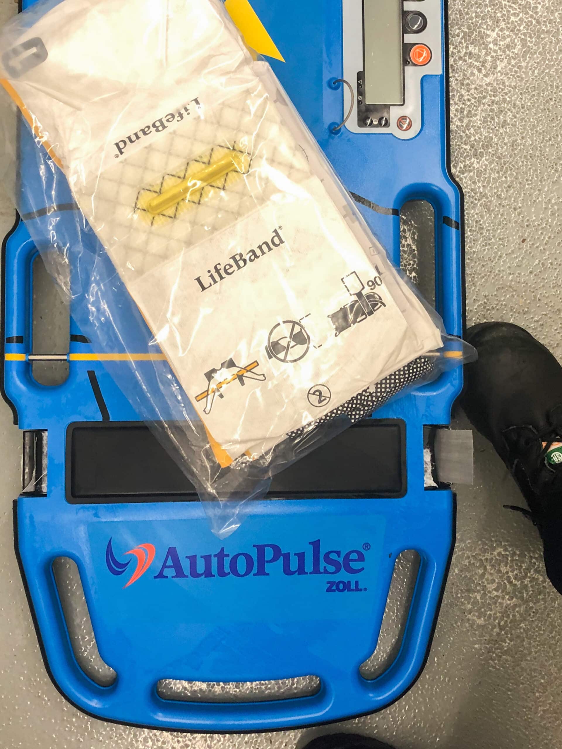 Auto-compression devices on manikin.