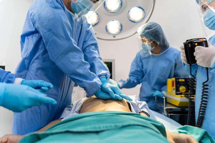 CPR procedure in the hospital.