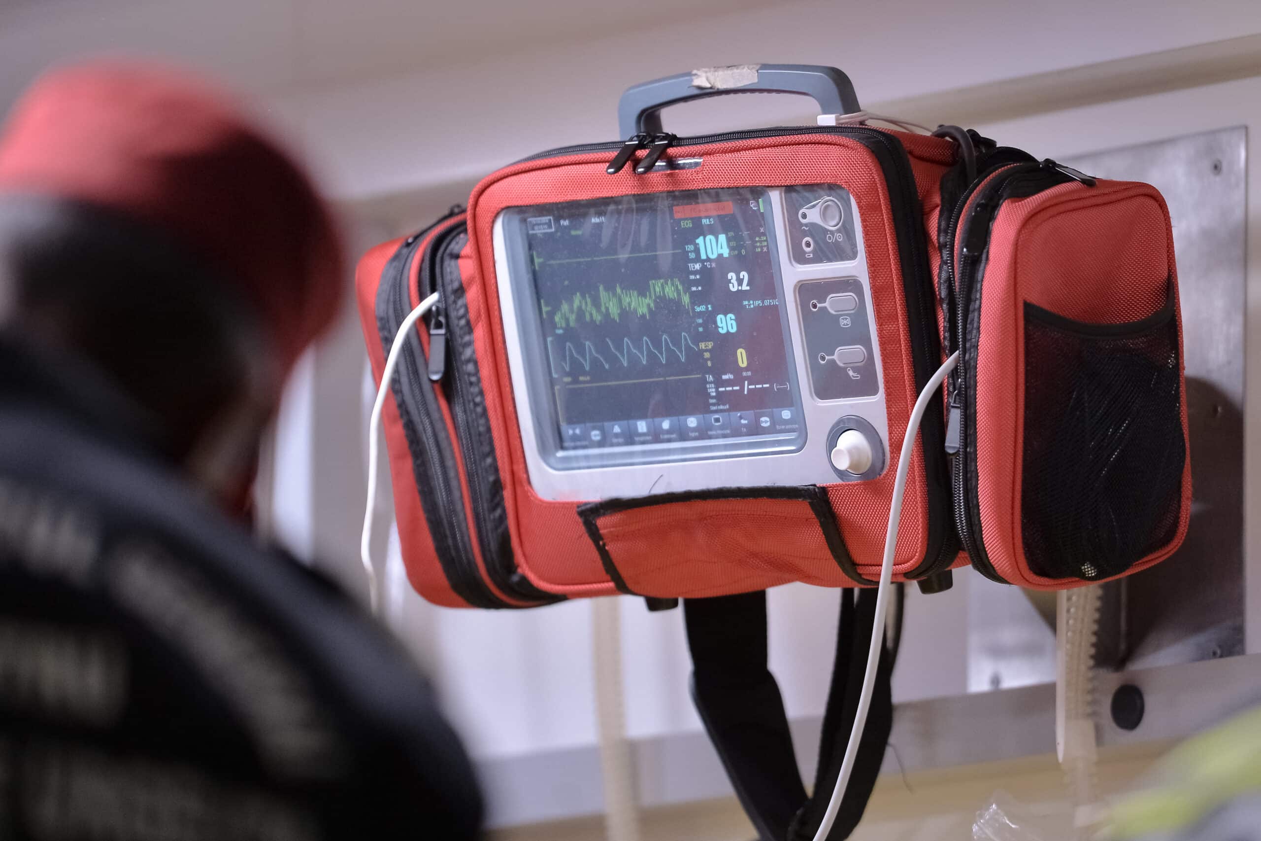 Portable cardiac monitor.